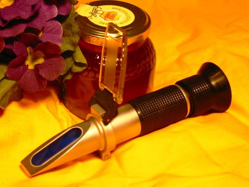 Hand-held refractometer, 12-30% Honey moisture