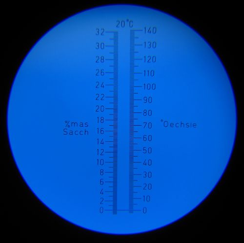 Hand-held refractometer, 0-32% mas sacch, 0-140°Oe