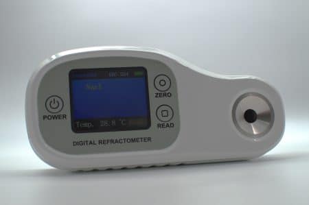 Digitales Refraktometer ARC-204 für Brix 0-45%, Salzgehalt 0-28% ATC